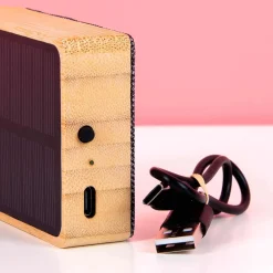 Bamboe speaker op zonne-energie