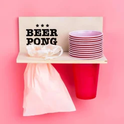 Beer pong muurplank met bekers en ballen