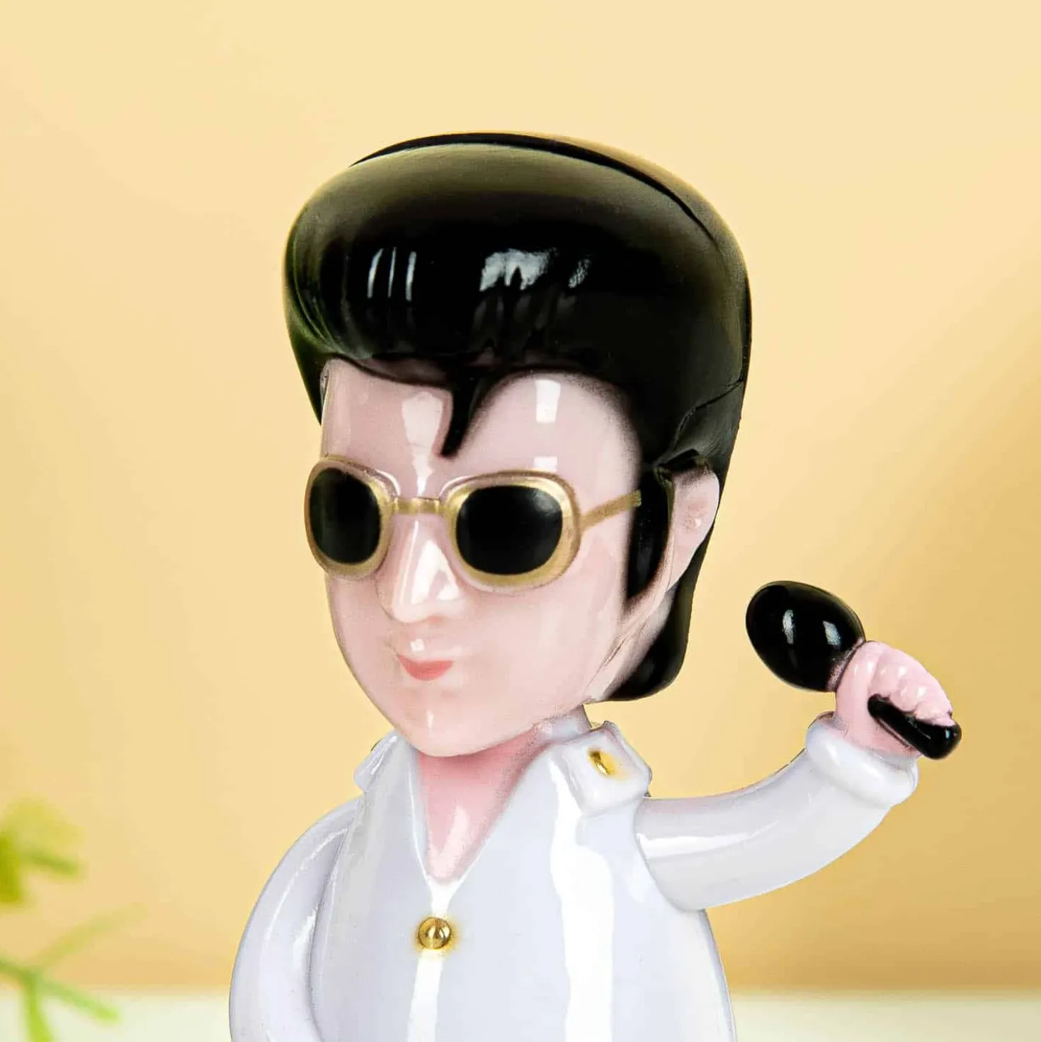 Elvis poppetje op zonne-energie
