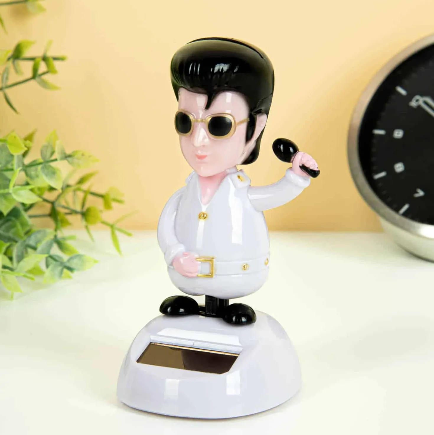 Elvis poppetje op zonne-energie