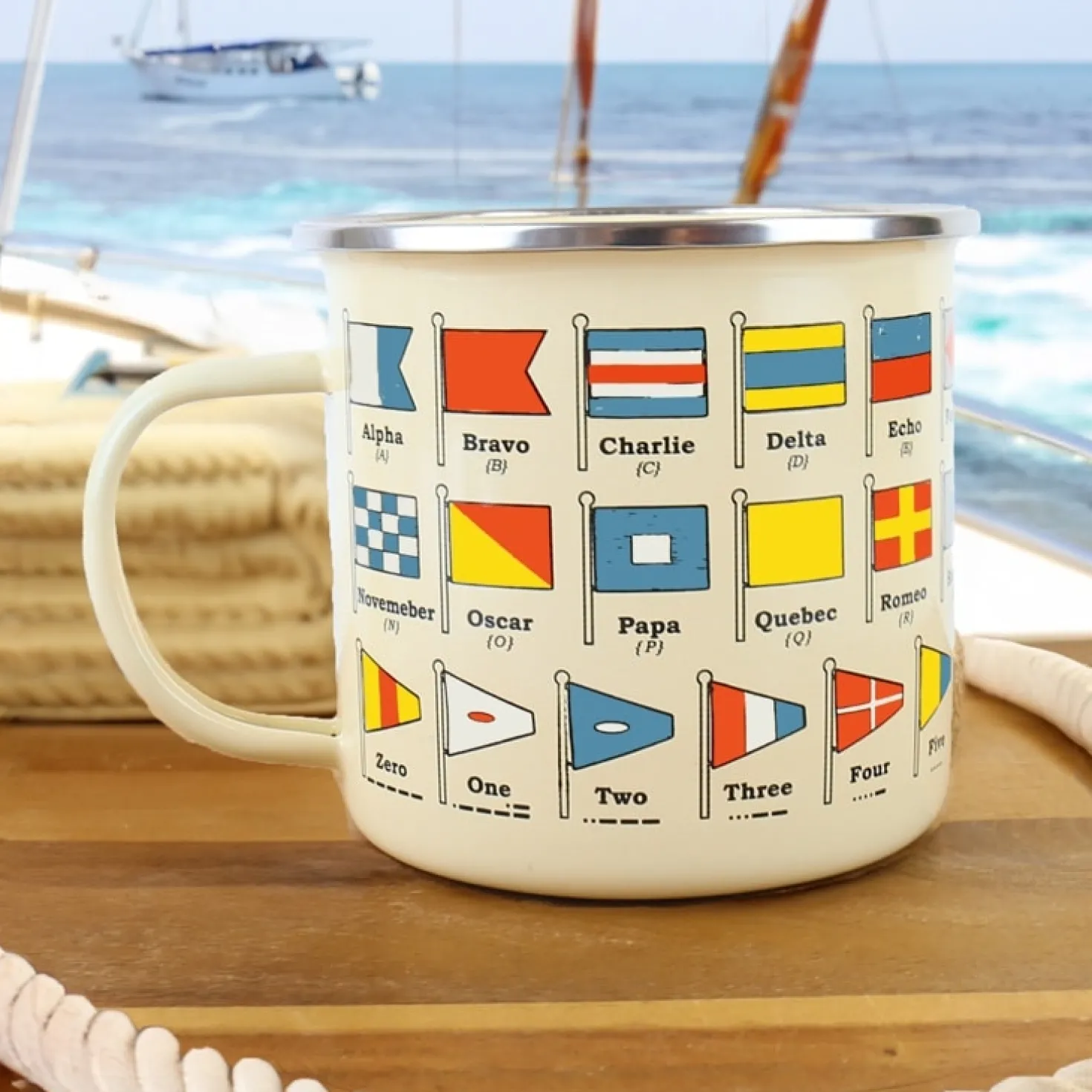 Emaille mok met nautische vlaggen