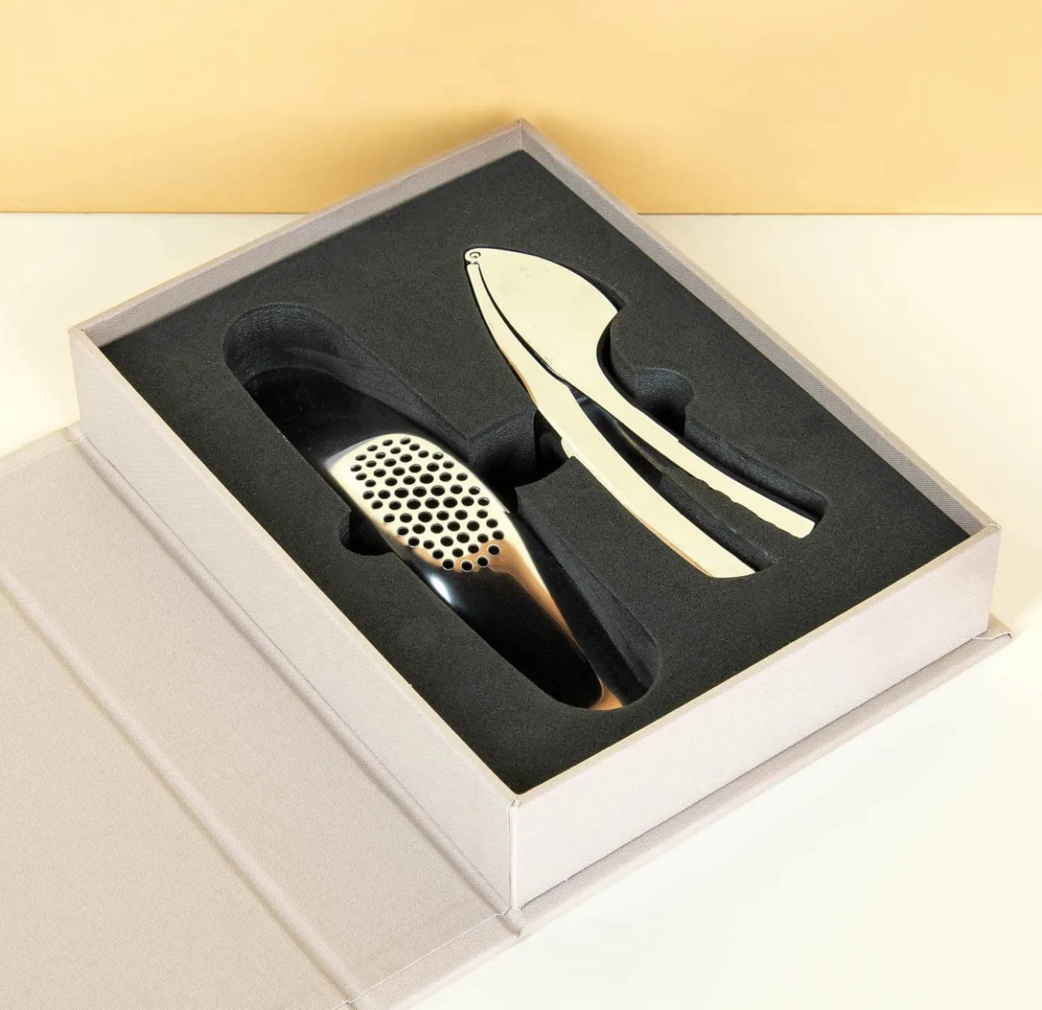 Essentials boek met knoflook tools