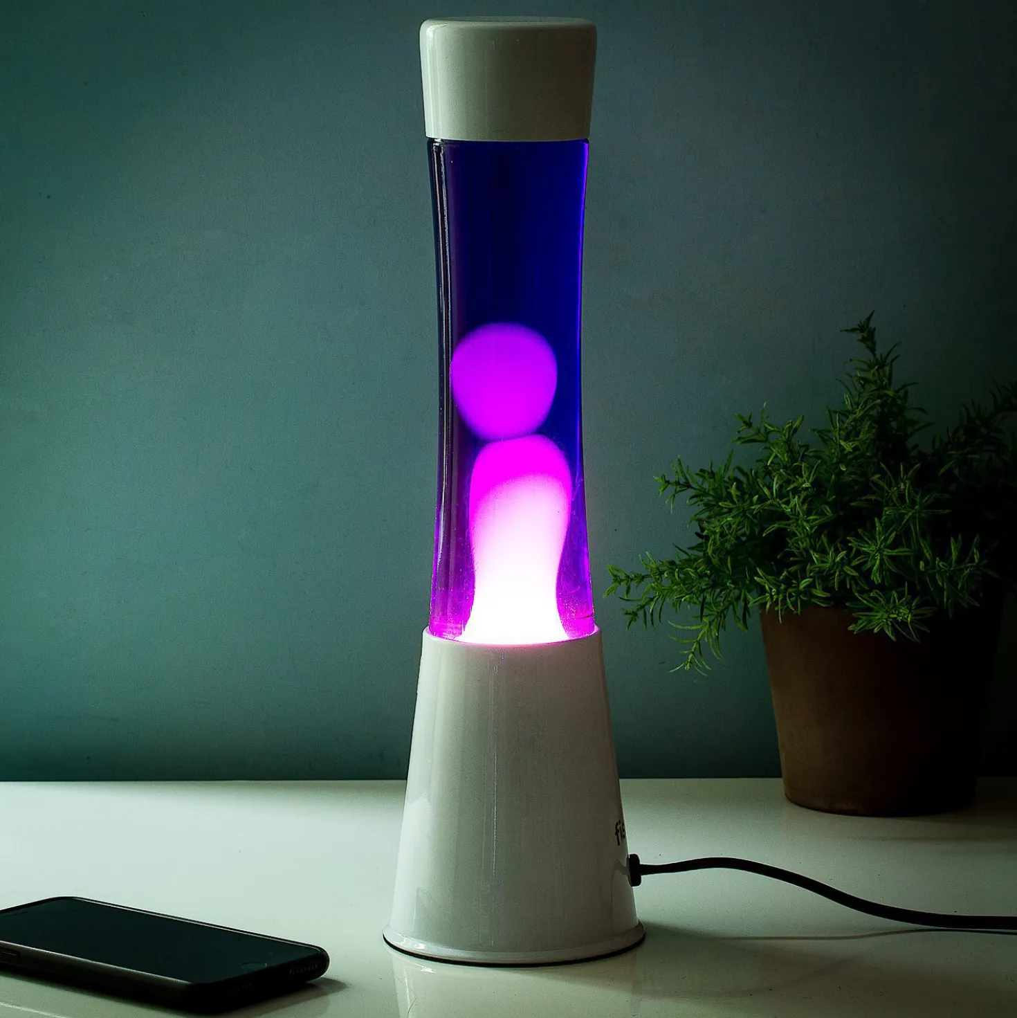Lavalamp wit met paarse vloeistof en witte lava