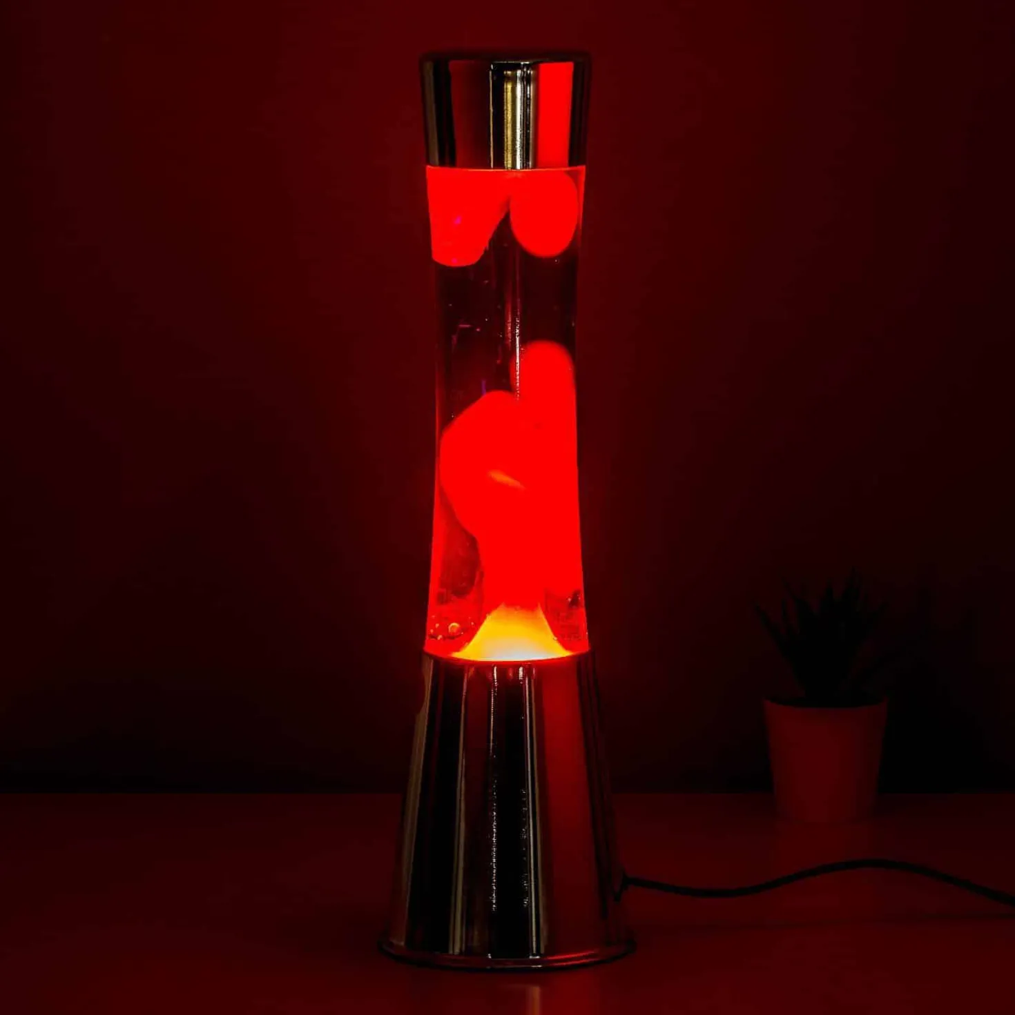 Lavalamp zilver met paarse vloeistof en rode lava