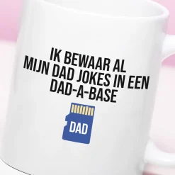 Mok Dad jokes in een DAD-A-BASE