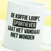 Mok De koffie loopt