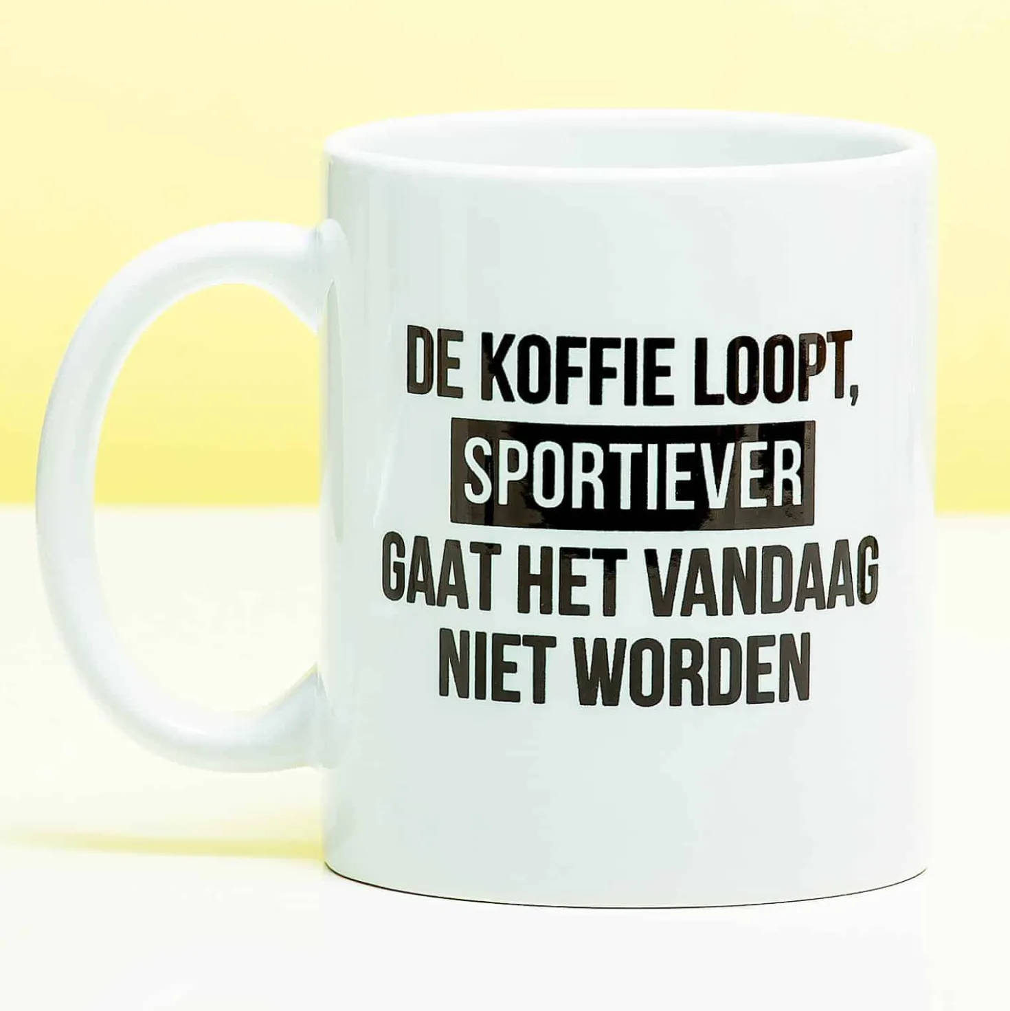 Mok De koffie loopt