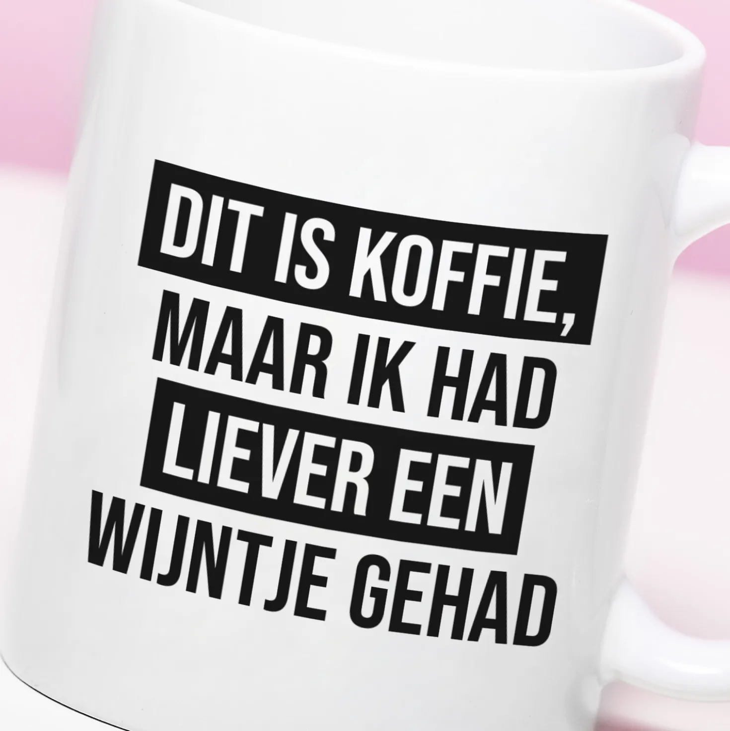 Mok Dit is koffie, maar ik had liever een wijntje gehad
