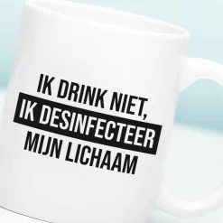 Mok Ik drink niet, ik desinfecteer mijn lichaam