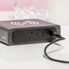 Wekker met smartphonelader